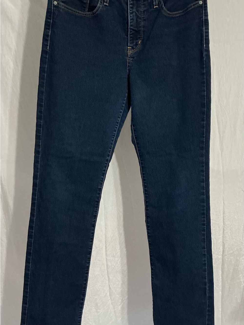 Levi's Women's boot cut in Dark Blue